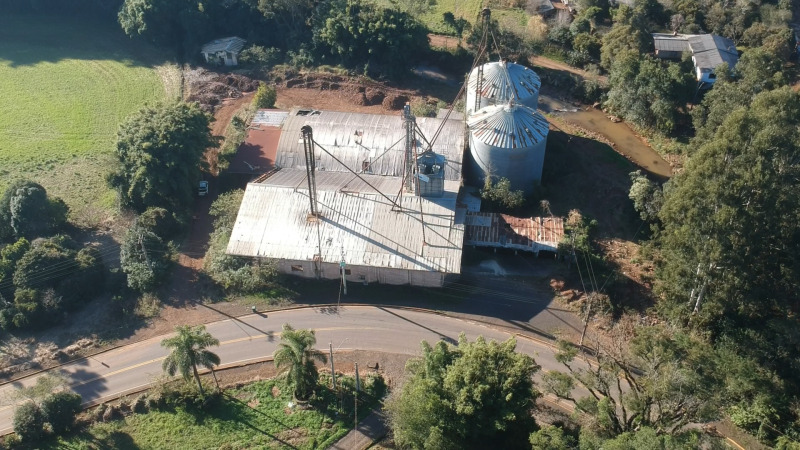 Foto de UM TERRENO URBANO, da quadra nº 5, com a área superficial de 294,00m² em CHARRUA/RS + Benfeitorias
