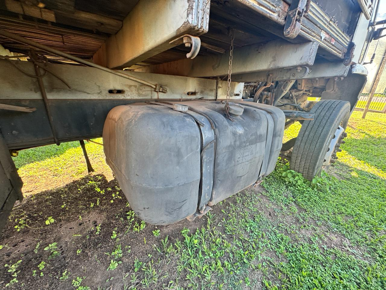 Foto de Caminhão Ford Cargo 1422 1997/98 Motor X12 Eletrônico Mecânica Boa Carroceria de Madeira - ID: #3513327