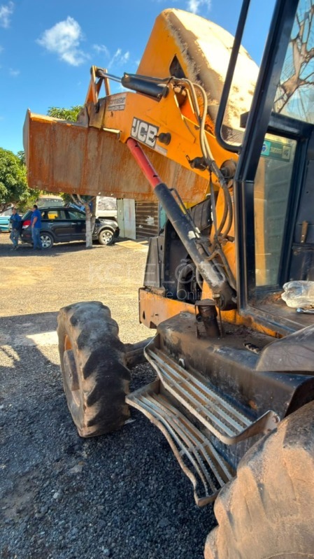 Foto de RETROESCAVADEIRA JCB