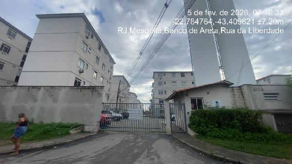 Foto de Apartamento em leilão no bairro Rocha Sobrinho em Mesquita - RJ