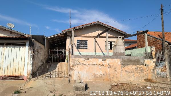 Foto de Casa em leilão no bairro Vereador Ivan Negoa em Marília - SP