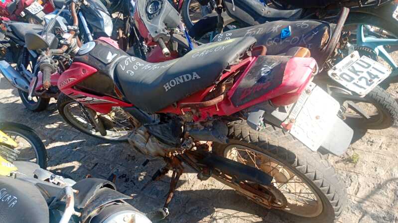 Foto de HONDA/NXR125 BROS ES - ANO: 2004/2005 - PLACA: HZQ8781 - CHASSI: 9C2JD20205R013121
