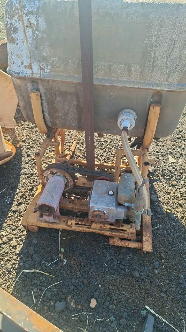 Foto de BOMBA DE VENENO 225 L - IDEAL PARA AGRALE