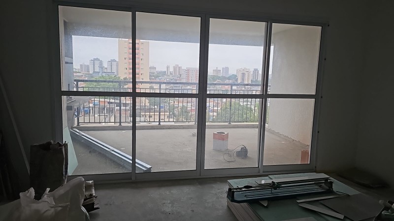 Foto de PORTA DE VIDRO; MEDIDAS: 3,55M X 2.20M - DESMONTADO