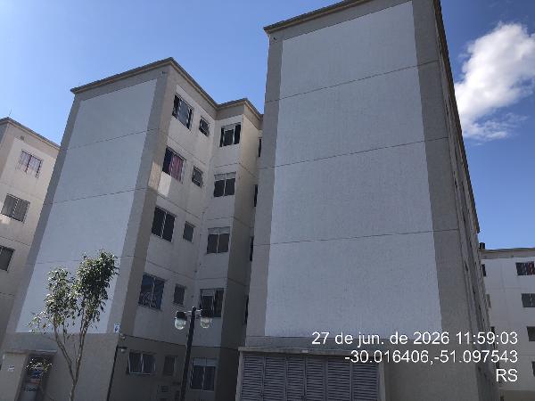 Foto de Apartamento em leilão no bairro Rubem Berta em Porto Alegre - RS