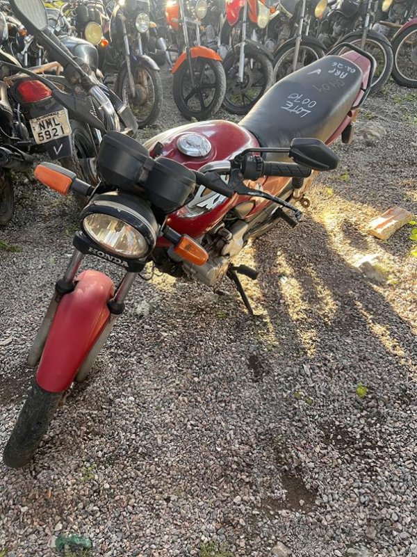 Foto de HONDA/CG 125 TITAN ES, ANO/MOD 2002/2002, COR VERMELHO, COMBUSTIVEL GASOLINA, PLACA MUZ6851 - AL, RENAVAM 795231679, ID CHASSI 9C2JC30202R11