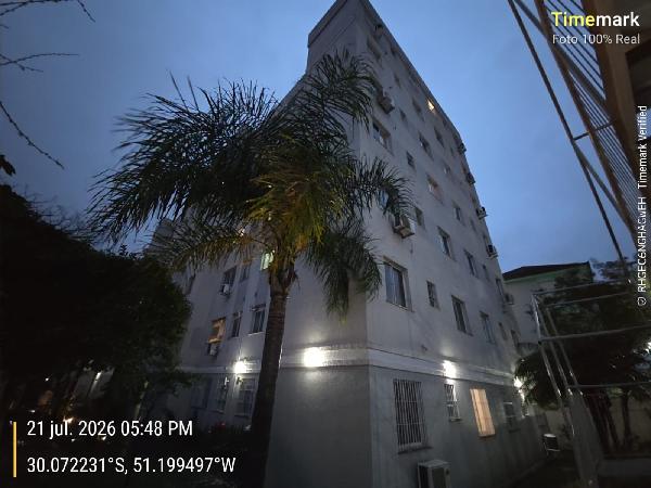 Foto de Apartamento em leilão no bairro Glória em Porto Alegre - RS