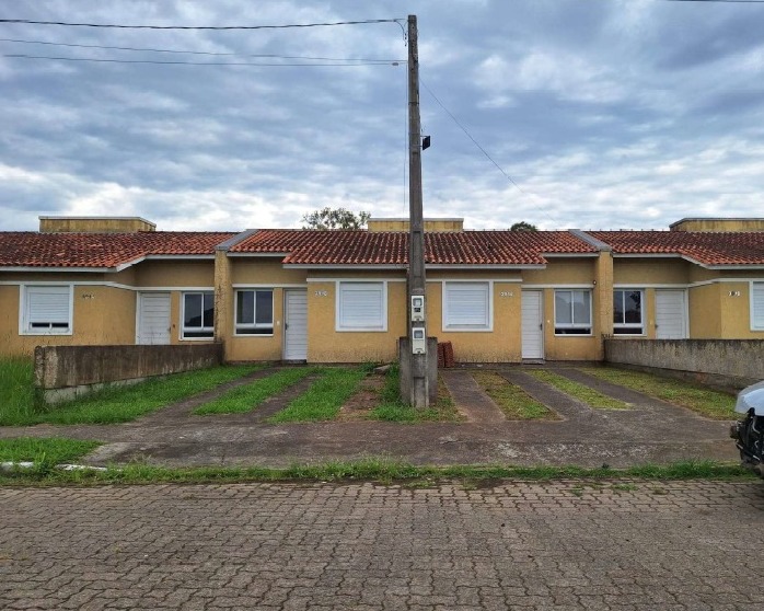 Foto de Casa em leilão no bairro Vila Três Marias em Esteio - RS
