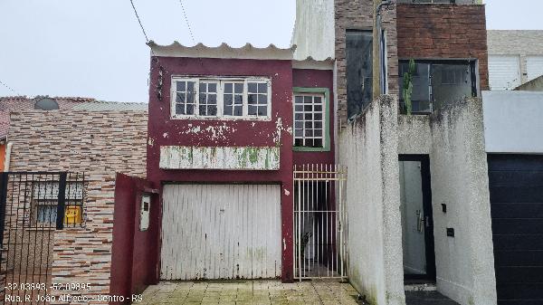 Foto de Casa em leilão no bairro Centro em Rio Grande - RS