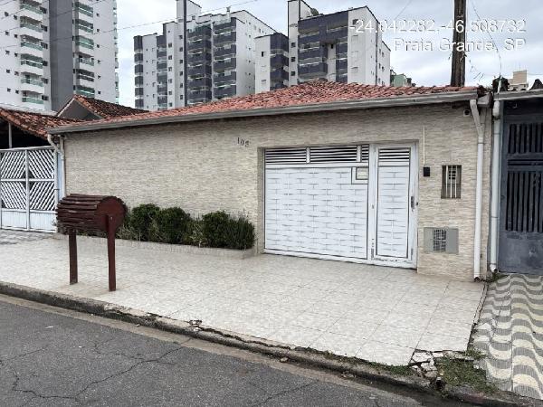 Foto de Casa em leilão no bairro Maracana em Praia Grande - SP