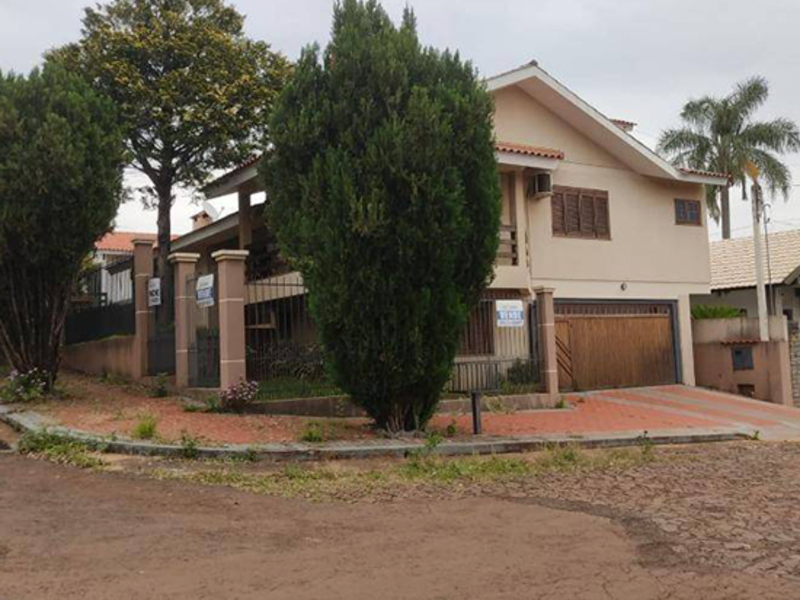 Foto de Casa em leilão no bairro São Francisco em Santa Rosa - RS