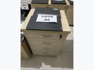 Foto de Gaveteiro e 02 Notebook
