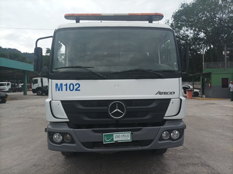 Foto de MERCEDES BENZ ATEGO 1719 CL COMPACTADOR 10M³ USIMECA 2019 / 2019 BRANCA DIESEL