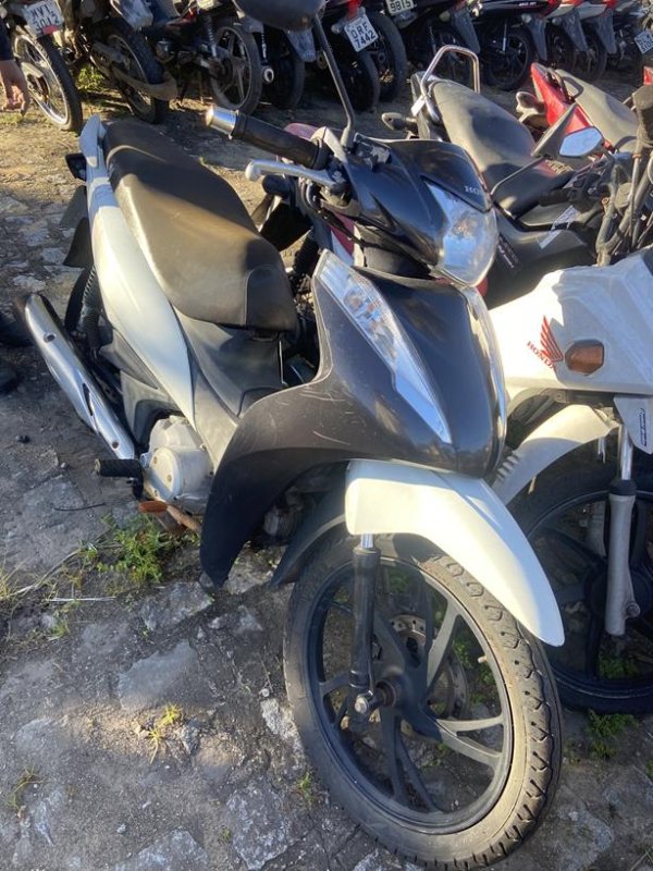Foto de HONDA/BIZ 125, ANO/MOD 2020/2020, COR CINZA, COMBUSTIVEL ALCOOL/GASOLINA, PLACA RGQ5E78 - AL, RENAVAM 1242991171, ID CHASSI 9C2JC4830LR06208