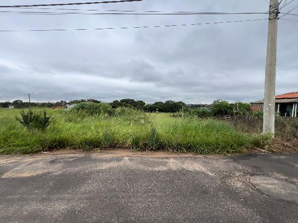 Foto de Terreno em leilão no bairro Jardim Catharina Covielo Ii em Pirangi - SP