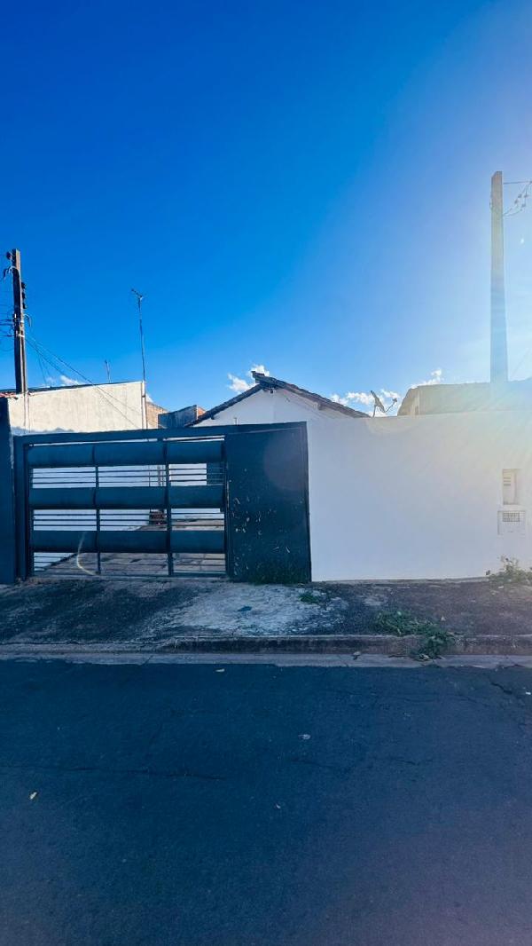 Foto de Casa em leilão no Conjunto Residencial Alcir Raineri em Marília - SP