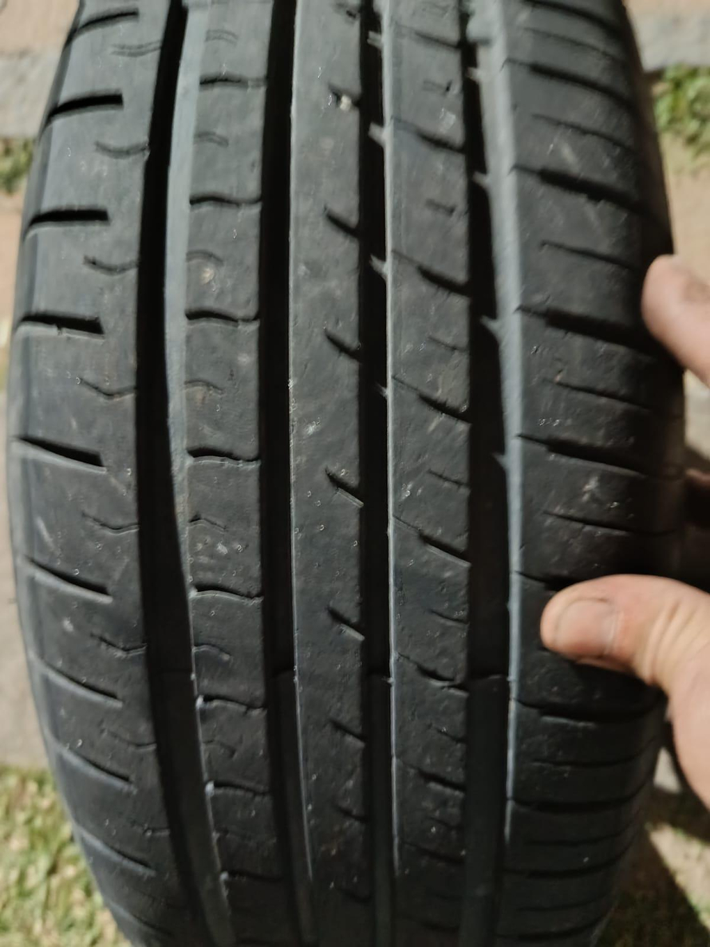 Foto de Jogo de roda aro 15 furacão 4x100 com pneus seminovos