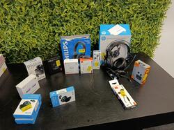 Foto de JBLWAVE2-PHILCOPFI200P-HPH200-QCYT17-PHILIPSTAH2300BK-PHILIPSTAT1109BK-THINKPLUSGM2-PICUNW3-3UN-FONEBT-PEININGTWS-JBLC50HI-PHILIPSTAUE101BK. NO ESTADO QUE SE ENCONTRAM