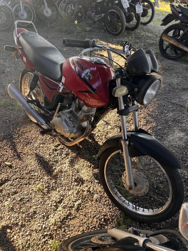 Foto de HONDA/CG 150 TITAN KS, ANO/MOD 2005/2006, COR VERMELHO, COMBUSTIVEL GASOLINA, PLACA MVJ7757 - AL, RENAVAM 867576871, ID CHASSI 9C2KC08106R81