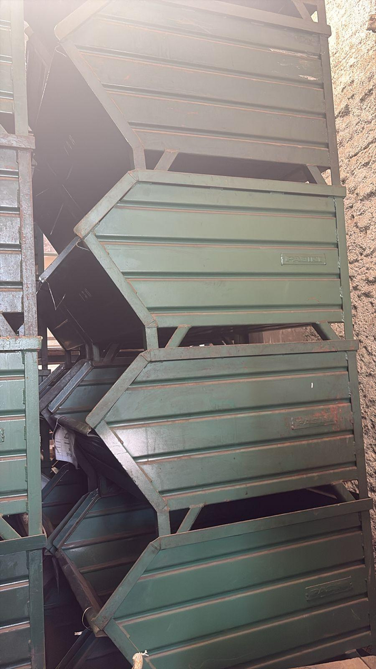 Foto de Lote de Bins Industriais Empilháveis SAHIN Tipo RGOB Medidas 1000comprimento. 800mm largura. 500mm Altura