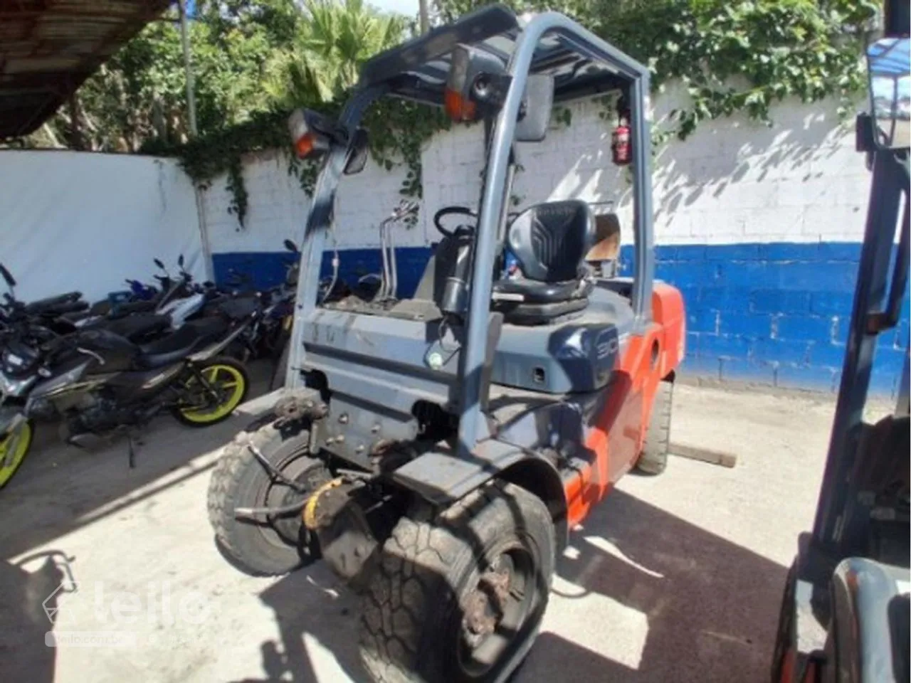 Foto de EMPILHADEIRA TOYOTA DESLOCADOR LATERAL MODELO 8FG30B - ANO 2024