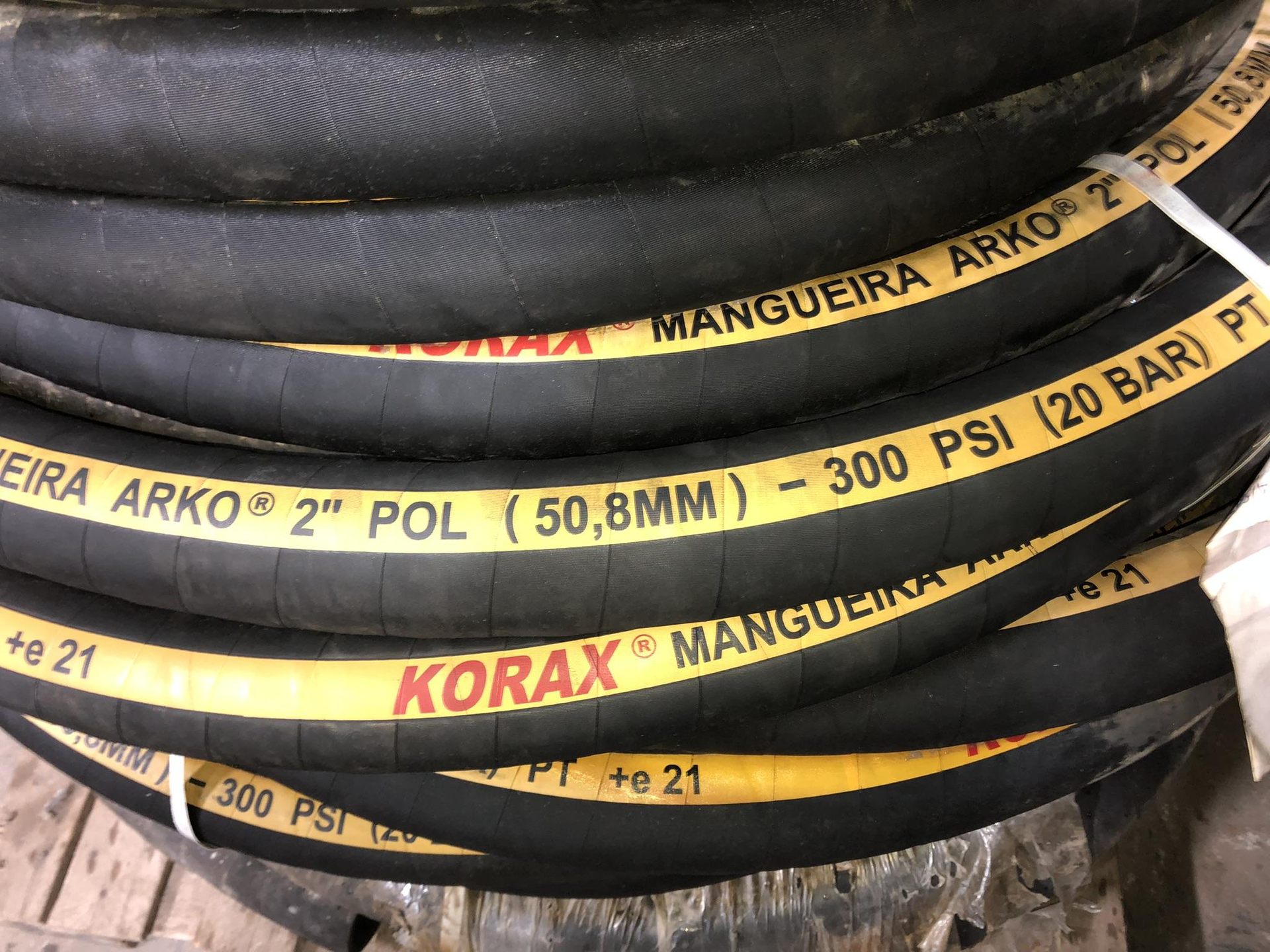Foto de Mangueira borracha 2" 300lbs