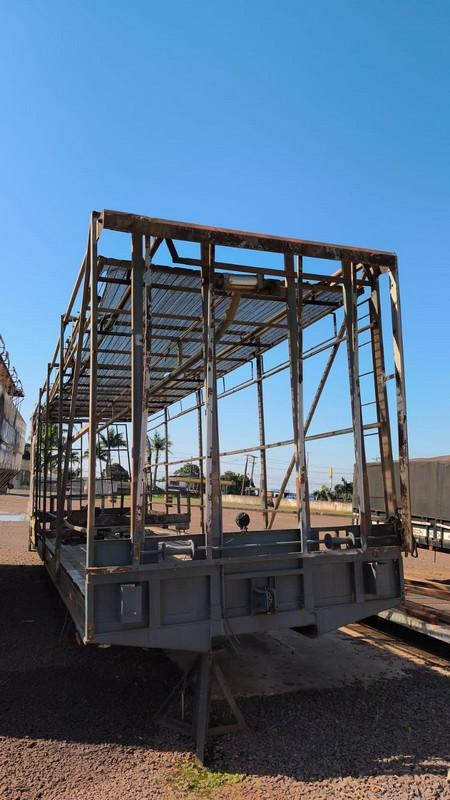 Foto de 01 CARROCERIA FRANGO VIVO TRIEL-HT METÁLICA - TRANSPORTE AVES, ANO: 2014