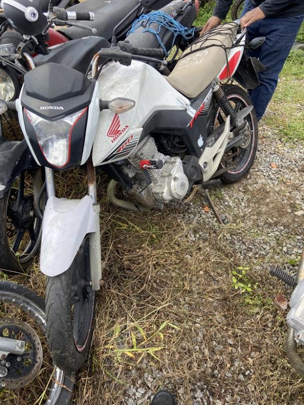 Foto de HONDA/CG 160 FAN, ANO/MOD 2017/2018, COR BRANCA, COMBUSTIVEL ALCOOL/GASOLINA, PLACA QLF6B67 - AL, RENAVAM 1128200616, ID CHASSI 9C2KC2200JR0