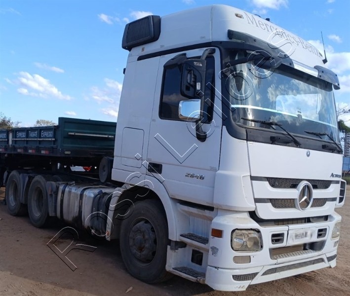 Foto de M.BENZ/ACTROS 2646 LS - 6X4 ANO 2015/2015 - DIESEL COR BRANCA - NO ESTADO