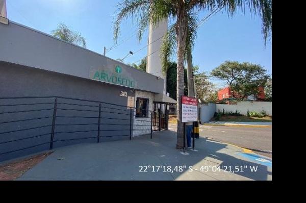 Foto de Apartamento em leilão no Residencial Parque Colina Verde em Bauru - SP
