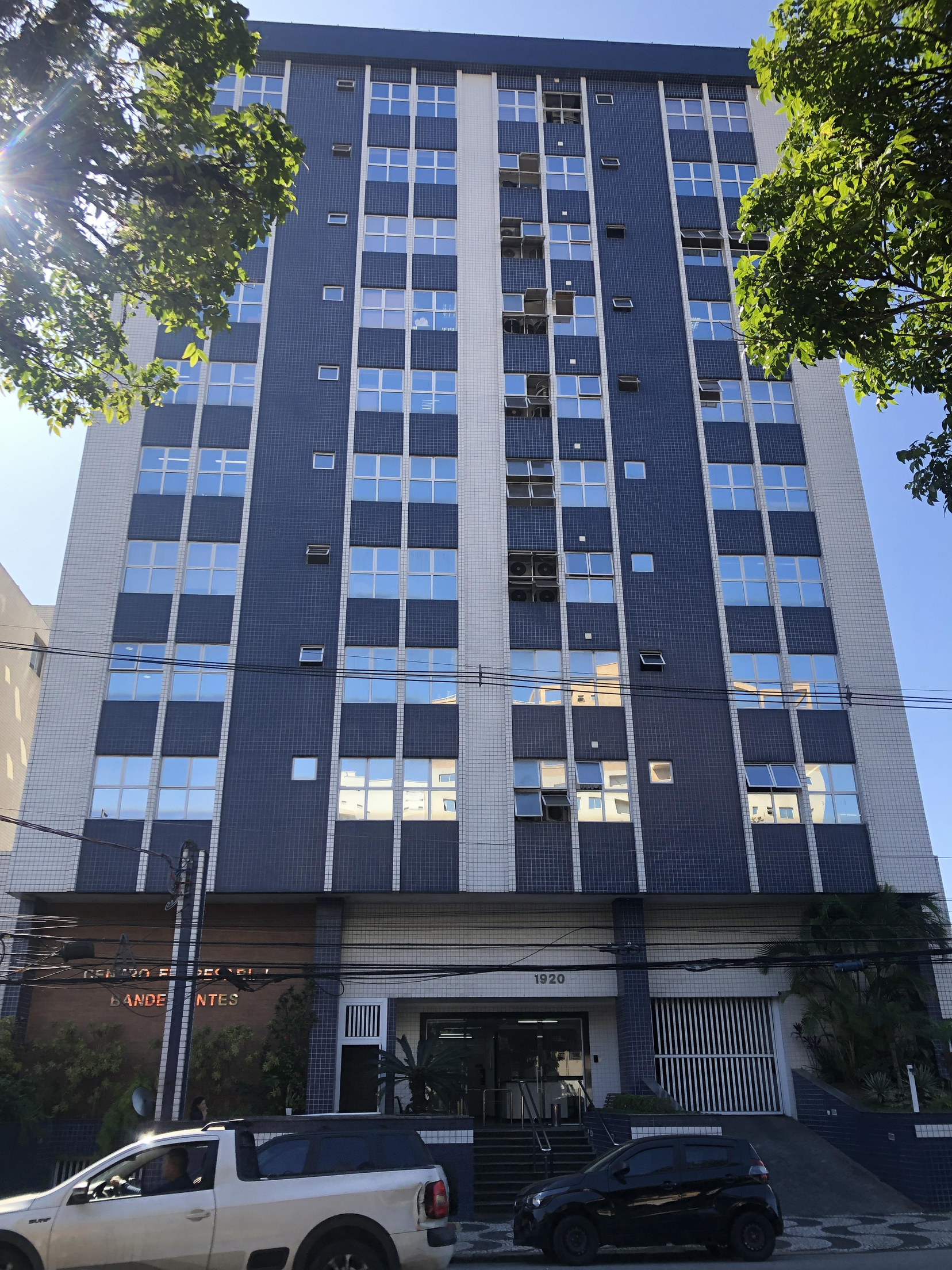 Foto de Comercial em leilão no Centro Empresarial Bandeirantes em Santos - SP