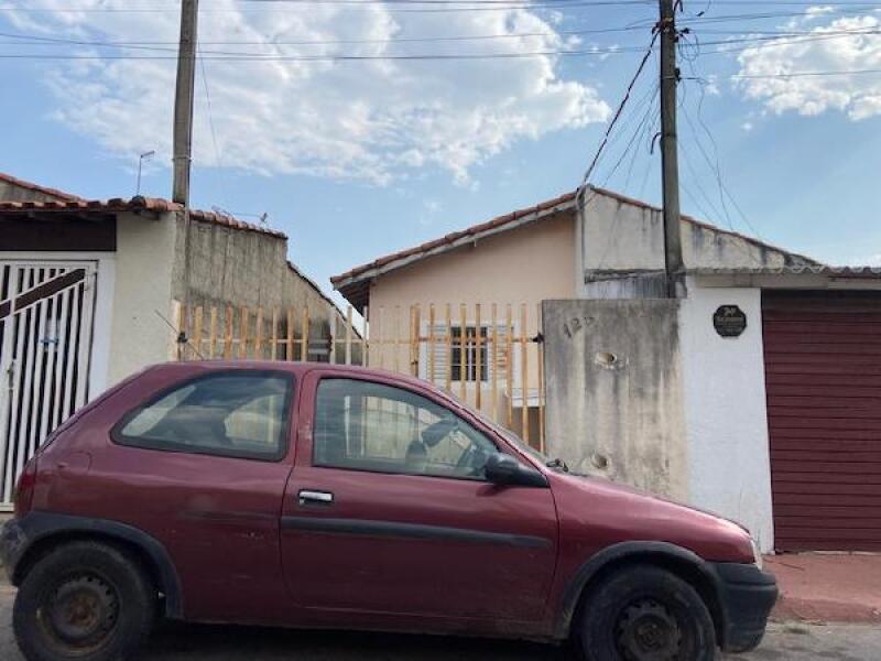 Foto de Casa em leilão no bairro Jardim Maria Amelia em Jacareí - SP