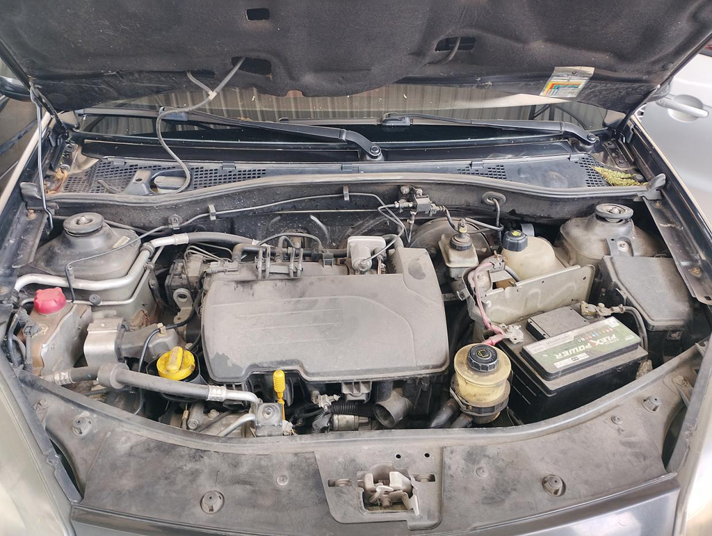 Foto de RENAULT SANDERO EXP1016V 2013 2014 PRETA