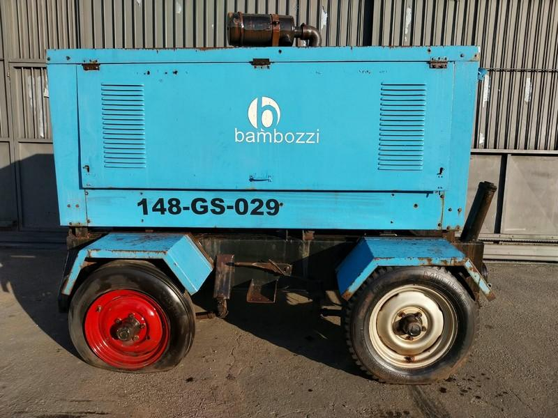 Foto de GERADOR DE SOLDA BAMBOZZI , MOTOR DIESEL, GERADOR TN8B/63 SOB CARRETA (Ref.: LL12- 21636)