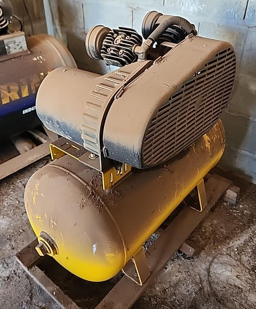 Foto de COMPRESSOR DE AR MOTOMIL 2H P 100 LITROS ANO: 2022