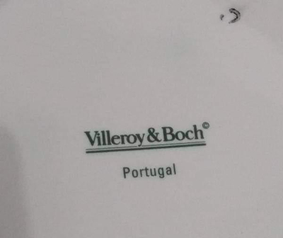Foto de Conjunto 17 peças português raro VILLEROY & BOCH, em cerâmica na cor amarela, policromado, contendo 1 bowl para aperitivos, 6 grande canecas, 1 bule, 1 jarra e 2 bandejas. 1 manteigueira, e 5 pratos f