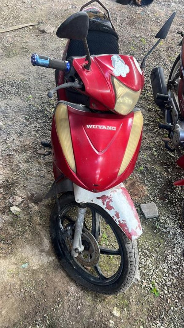 Foto de SHINERAY/50Q, ANO/MOD 2015/2016, COR VERMELHA, COMBUSTIVEL GASOLINA, PLACA 1 EMPLAC - N/I, RENAVAM N/I, ID CHASSI 99HJT1050GS000818, ID MOTO