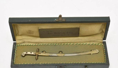 Foto de MINI ESPADA DE GUERRA DA MARINHA DO BRASIL, COM ÓTIMOS DETALHES, ESTOJO ORIGINAL, 12CM DE COMPRIMENTO