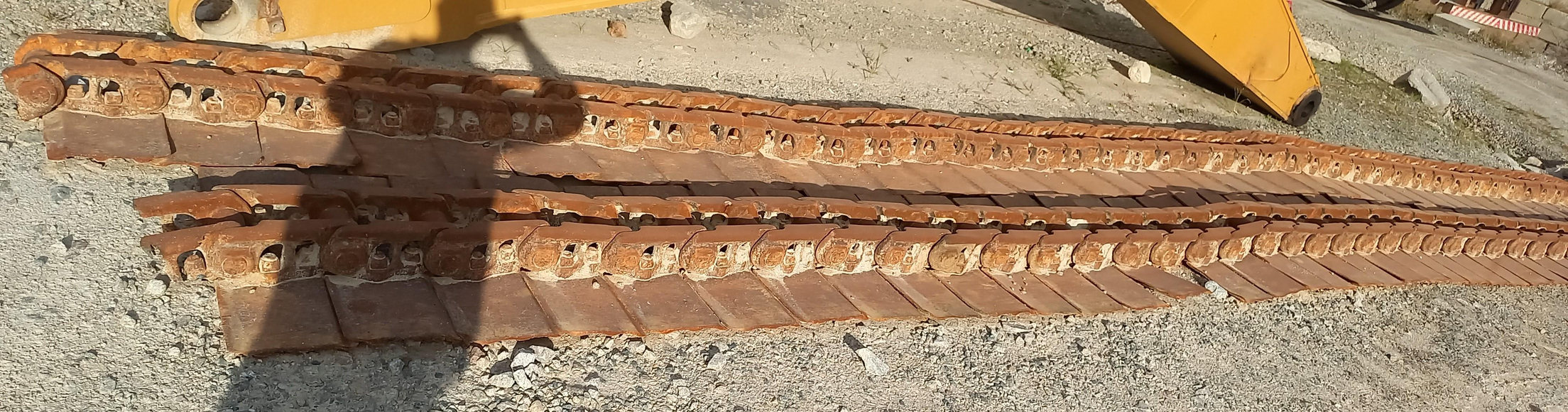 Foto de RODANTE DE FERRO DE ESCAVADEIRA HIDRÁULICA