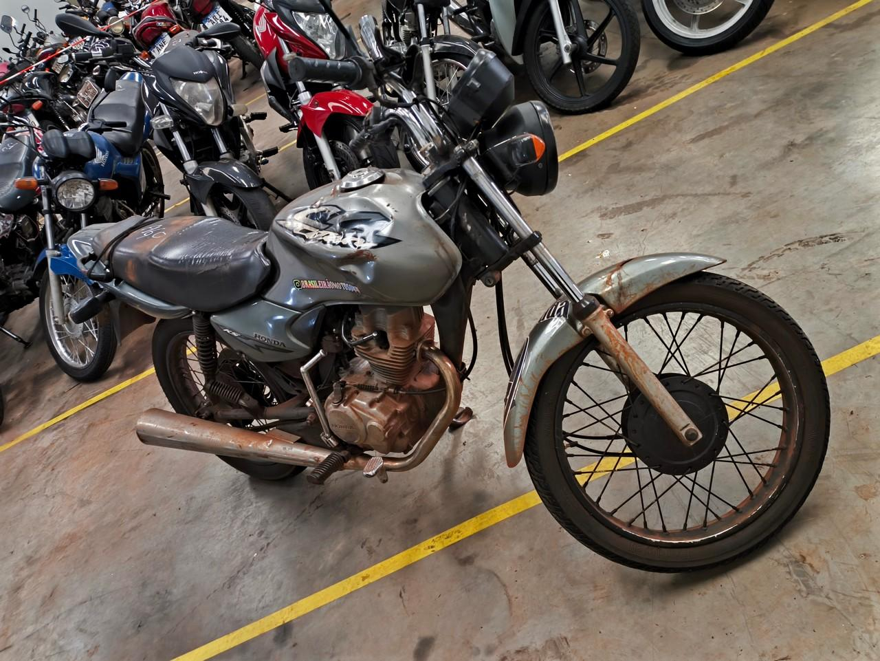 Foto de SUCATA CG 125 TITAN KS - HONDA, 2002/2002, PRATA