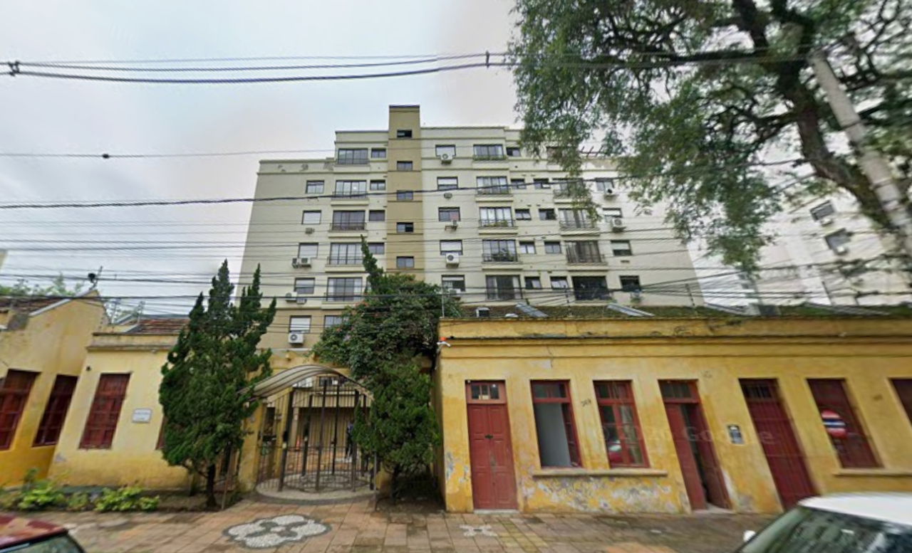 Foto de Apartamento em leilão no Edifício Pateo Lisboa em Porto Alegre - RS