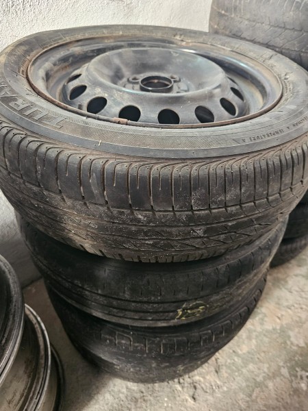 Foto de JOGO DE RODAS DE FERRO COM ARO 15 MAIS 02 RODAS DE FERRO MEDIDAS DIVERSAS