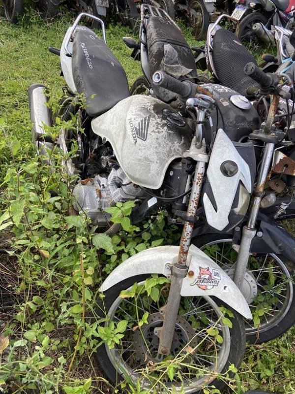 Foto de HONDA/CG 150 TITAN EX, ANO/MOD 2014/2015, COR BRANCA, COMBUSTIVEL ALCOOL/GASOLINA, PLACA OHJ6302 - AL, RENAVAM 1036578221, ID CHASSI 9C2KC16