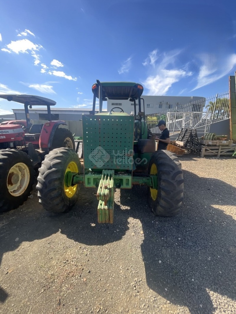 Foto de TRATOR 6130J JOHN DEERE - Vxxxxx2 - 2015