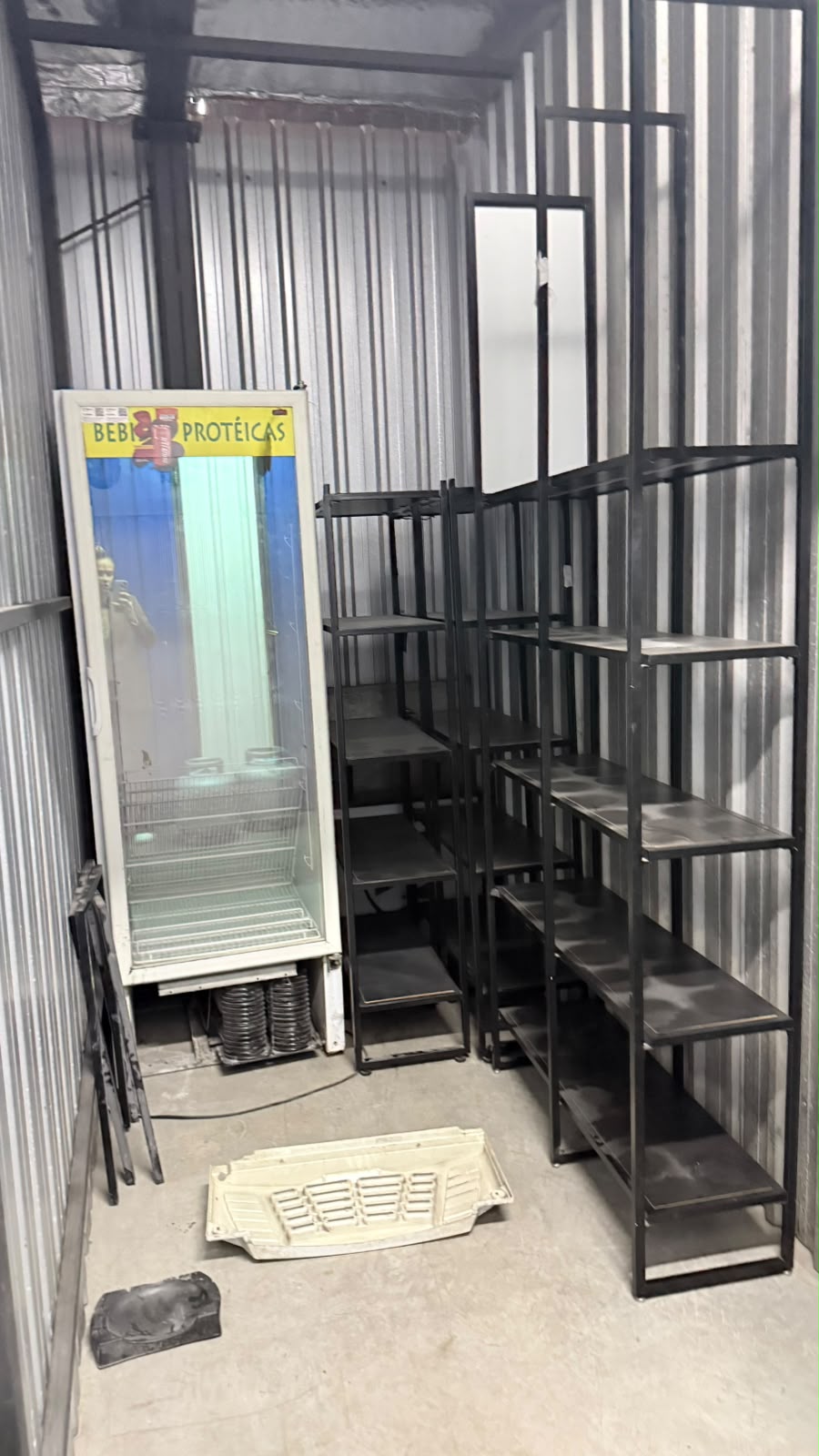 Foto de Box F-0900 - 18m3BENS:3 Prateleiras e 1 geladeira industrial.LOCAL:Storage Guarda Tudo (São Paulo) - São ... Local do bem: Rua Clodomiro de Oliveira, 200 - Parque Rebouças - São Paulo/SP