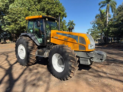Foto de TRATOR AGRÍCOLA VALTRA BH180 4X4, ANO AQUIS.: 2012, SÉRIE: H180329814 (Ref: 3)