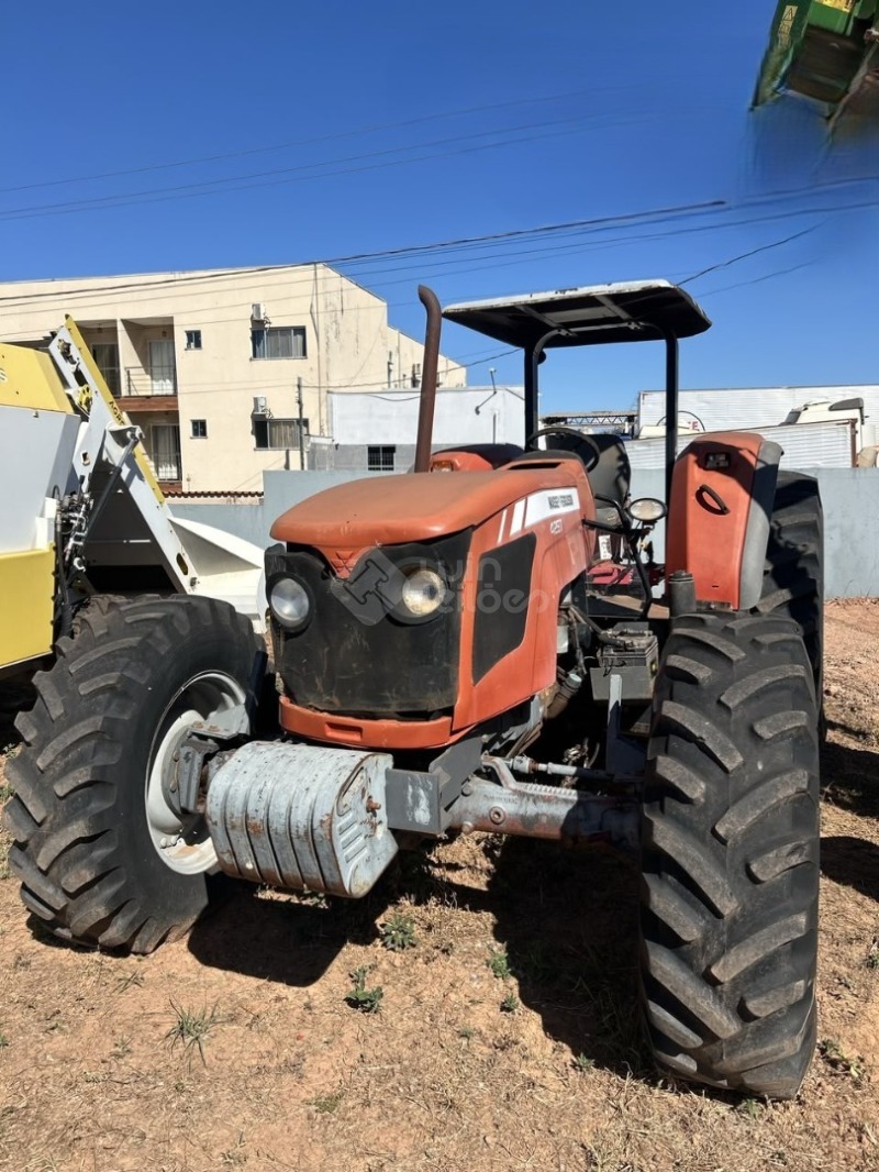 Foto de TRATOR MASSEY MF 4297 - Vxxxxx5 - 2013
