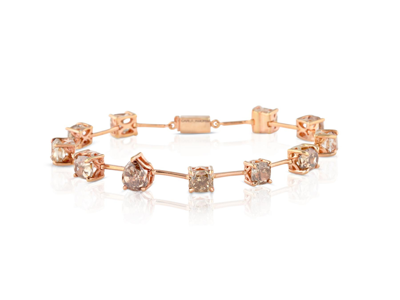Foto de Carla Amorim - Pulseira de ouro rosa 18k e diamantes Pinkish-Brown lapidação gota e cushion regulando 12,00ct no total. Cerca de 16,0g e 18cm de comprimento.