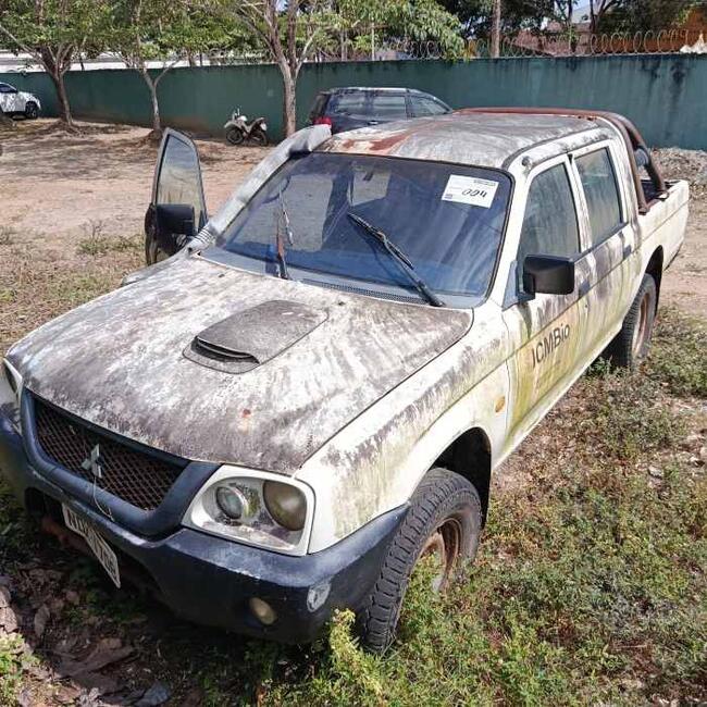 Foto de SUCATA - MITSUBISHI L200 4X4 GL 2009