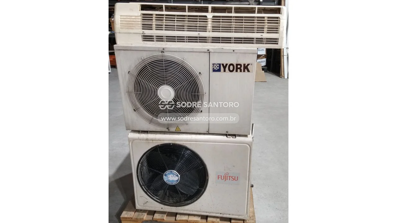 Foto de 2 condensadoras york / fujitsu e 1 evaporadora